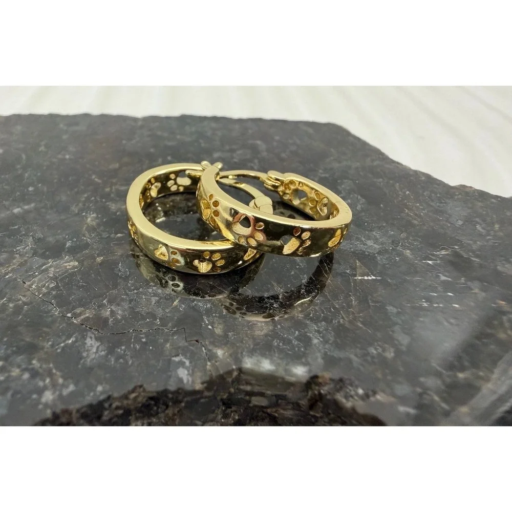NWOT Gold Tone Paw‎ Print Hoop Earrings Cute Pet Lover Huggie Hoops